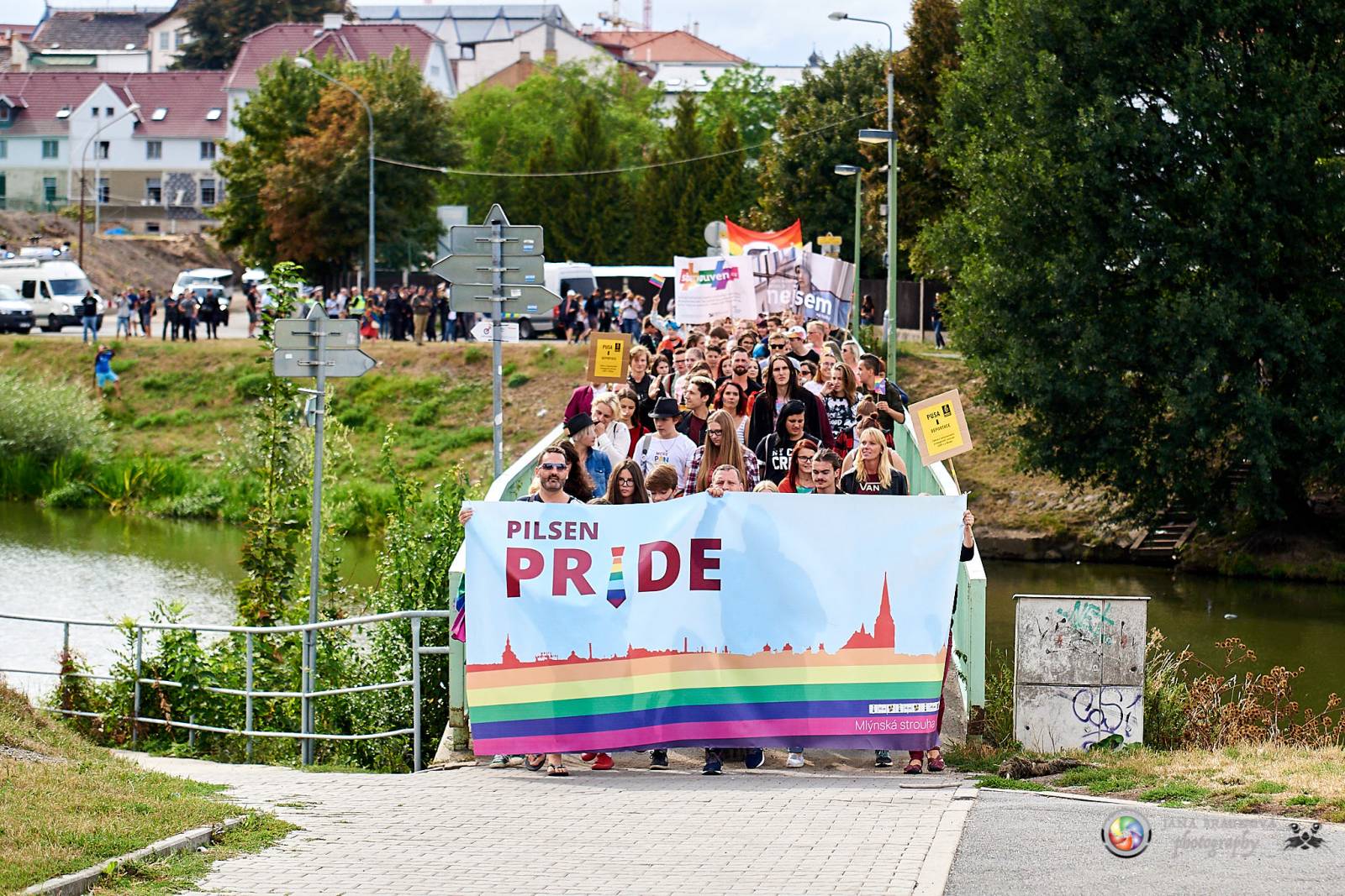 Pilsen Pride podruhé: Duhový průvod prošel Plzní, narušili ho demonstranti