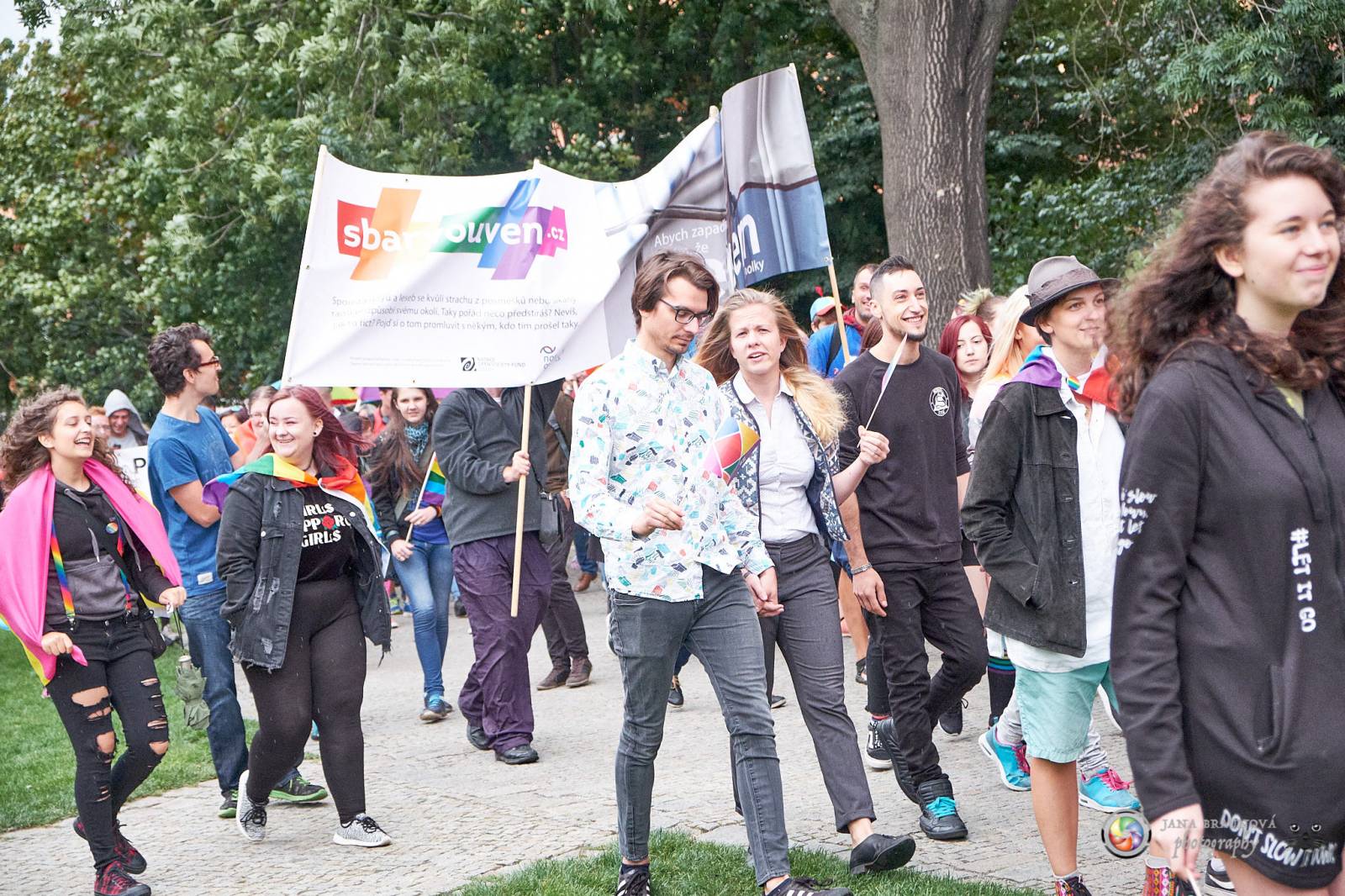 Pilsen Pride podruhé: Duhový průvod prošel Plzní, narušili ho demonstranti