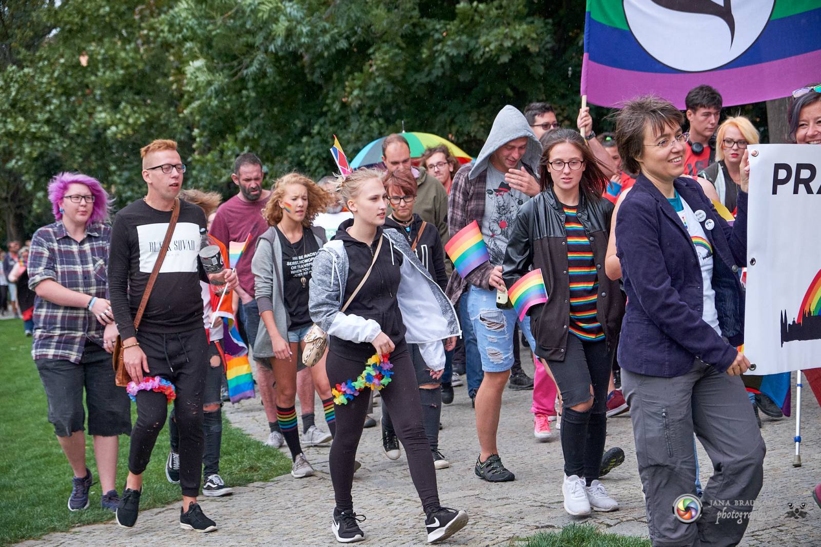 Pilsen Pride podruhé: Duhový průvod prošel Plzní, narušili ho demonstranti