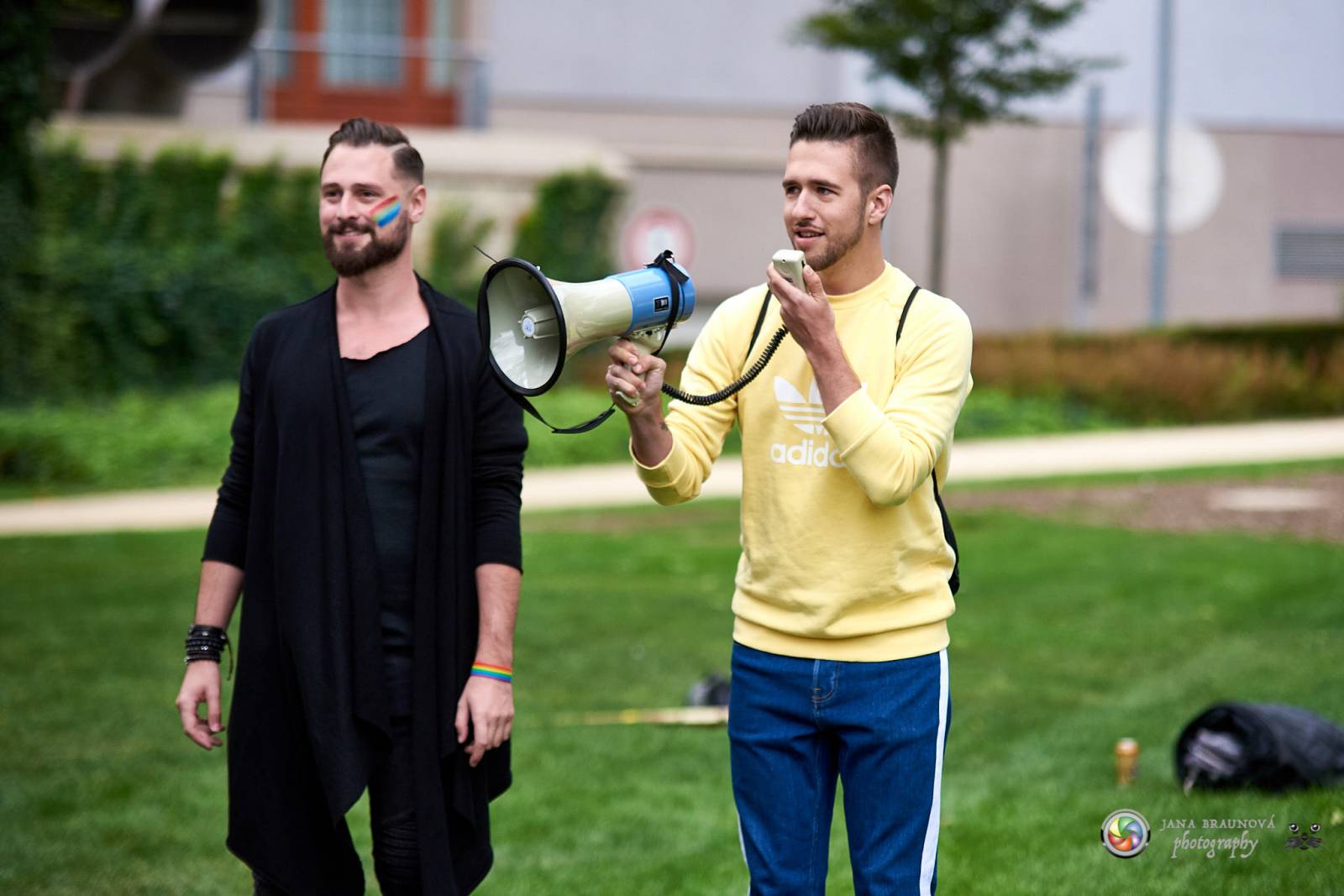 Pilsen Pride podruhé: Duhový průvod prošel Plzní, narušili ho demonstranti