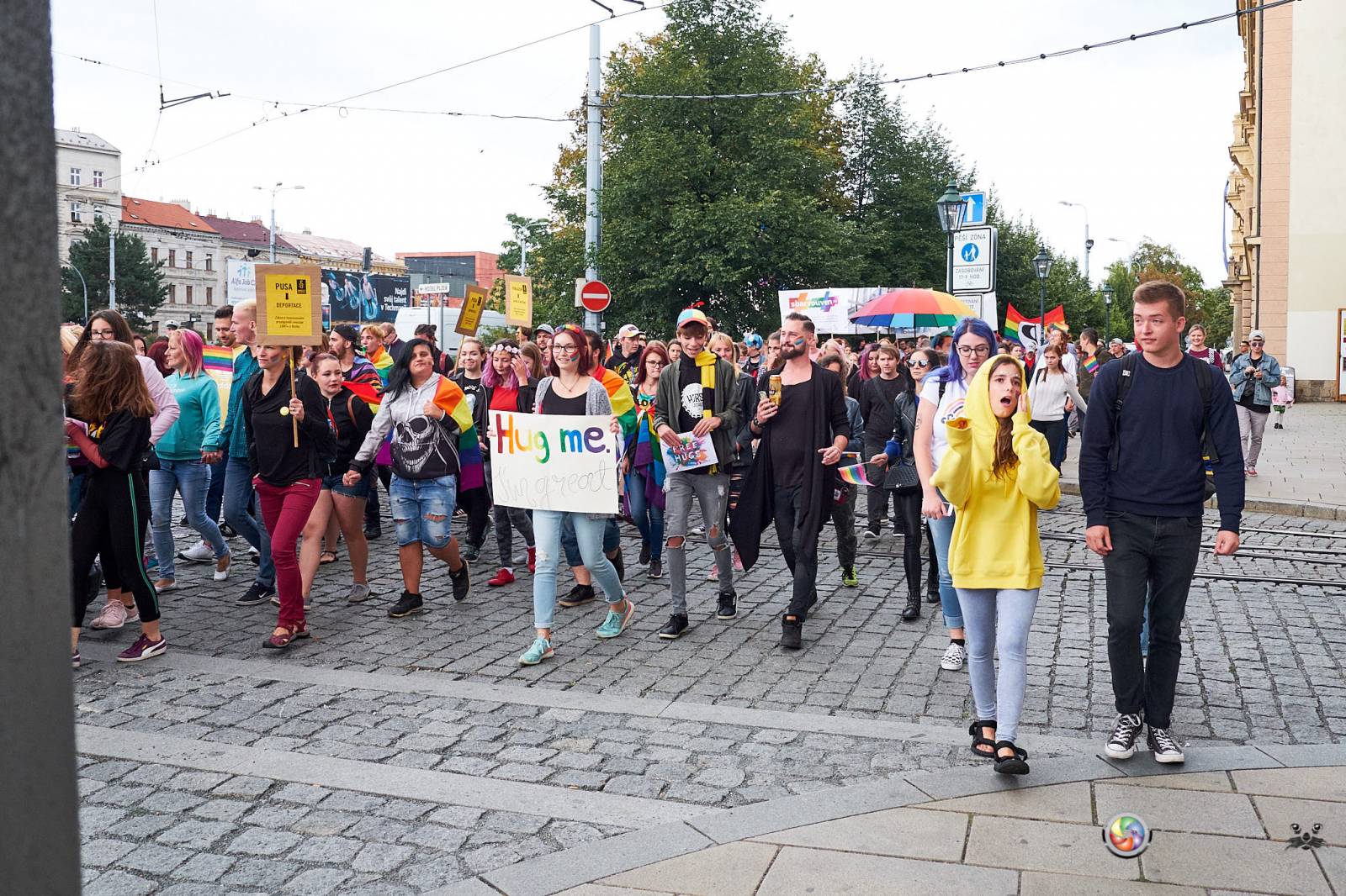 Pilsen Pride podruhé: Duhový průvod prošel Plzní, narušili ho demonstranti