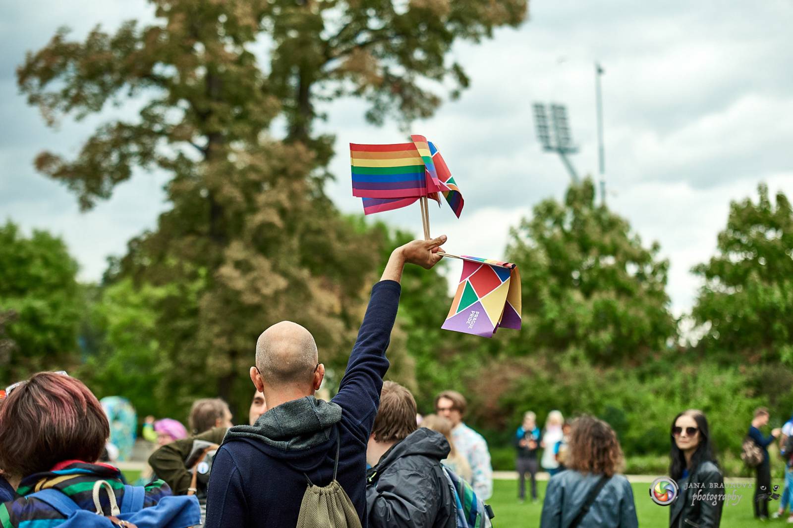 Pilsen Pride podruhé: Duhový průvod prošel Plzní, narušili ho demonstranti
