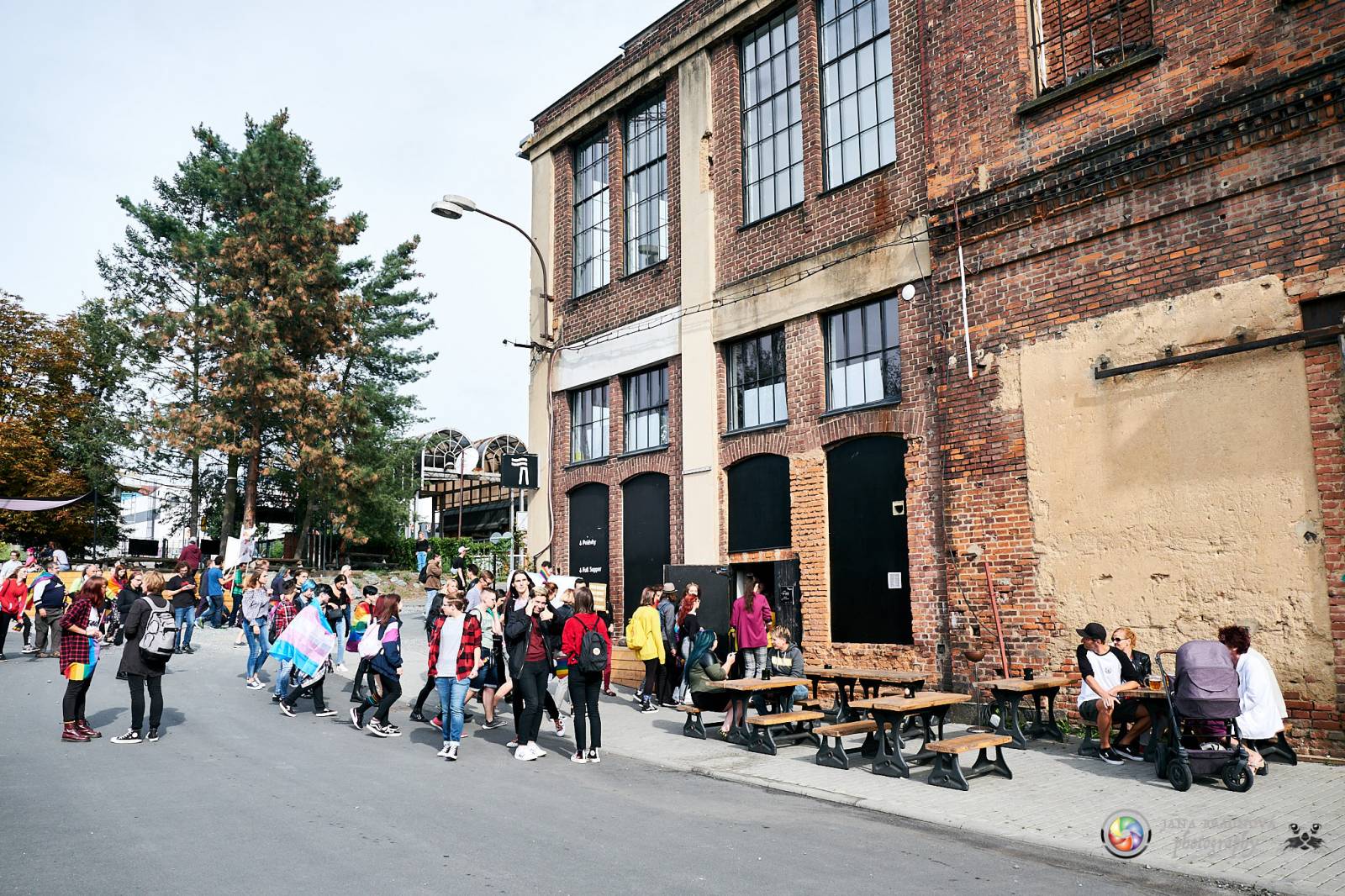 Pilsen Pride podruhé: Duhový průvod prošel Plzní, narušili ho demonstranti