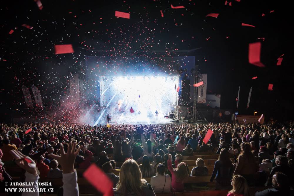 Radiofest v Ústí nad Labem: Finále programu obstarali Jelen a Mandrage s pompézní show 