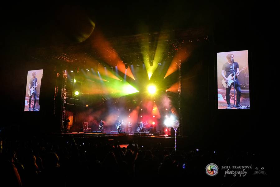 Létofest pokračuje v Plzni: První den odráželi nápor deště Chinaski, Mig 21 i BSP