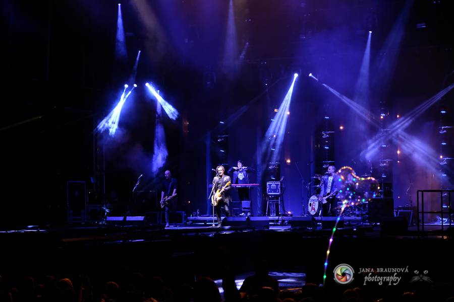 Létofest pokračuje v Plzni: První den odráželi nápor deště Chinaski, Mig 21 i BSP