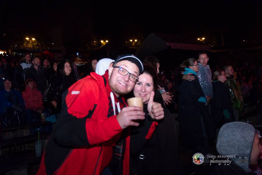 Létofest pokračuje v Plzni: První den odráželi nápor deště Chinaski, Mig 21 i BSP