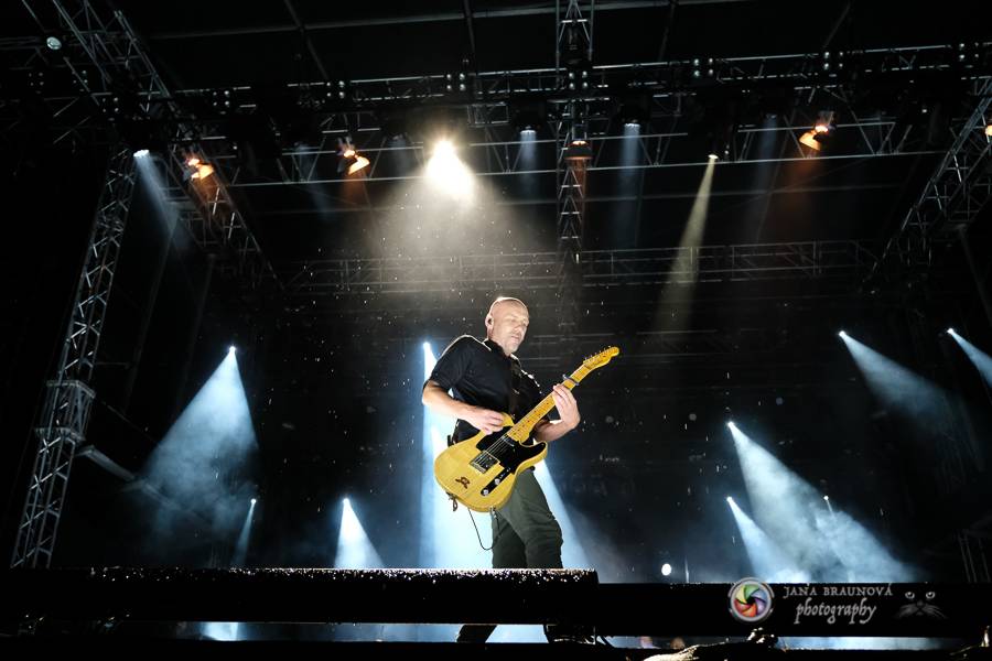 Létofest pokračuje v Plzni: První den odráželi nápor deště Chinaski, Mig 21 i BSP