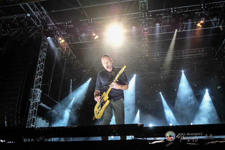 Létofest pokračuje v Plzni: První den odráželi nápor deště Chinaski, Mig 21 i BSP