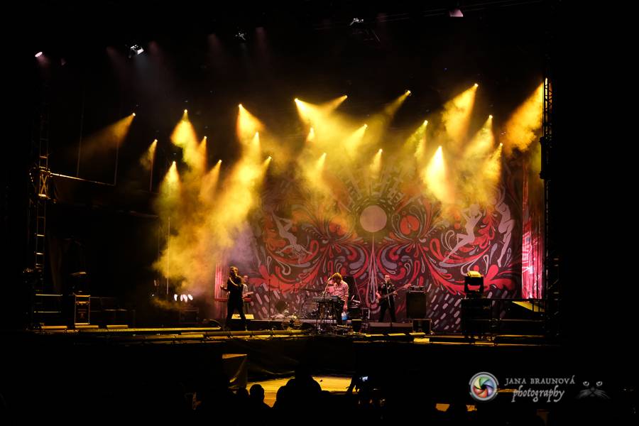 Létofest pokračuje v Plzni: První den odráželi nápor deště Chinaski, Mig 21 i BSP