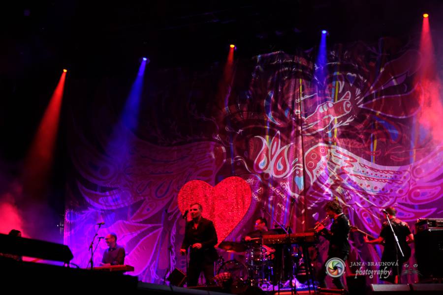 Létofest pokračuje v Plzni: První den odráželi nápor deště Chinaski, Mig 21 i BSP