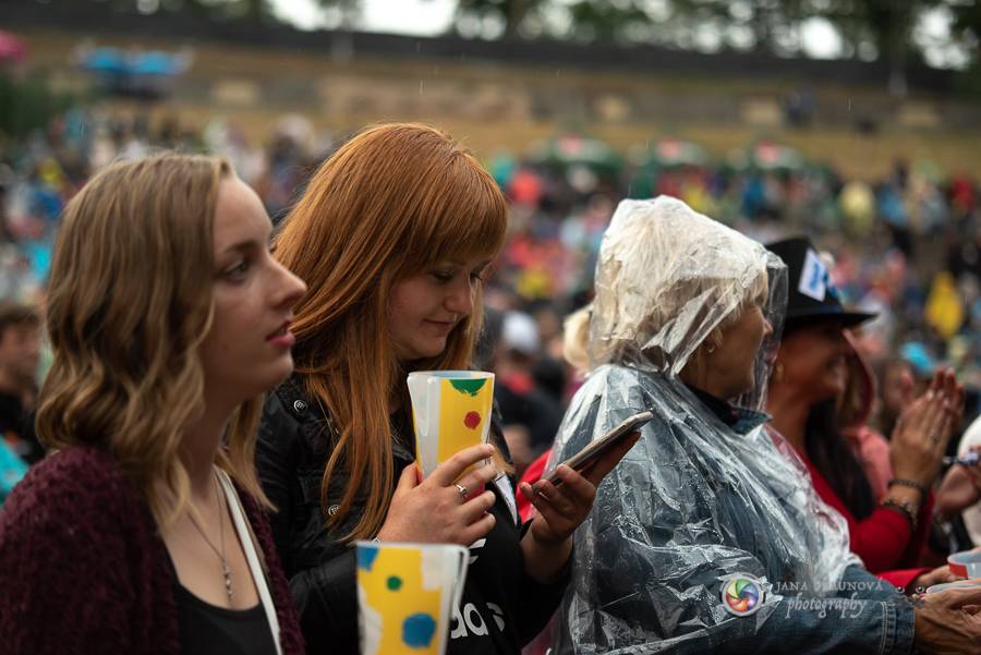 Létofest pokračuje v Plzni: První den odráželi nápor deště Chinaski, Mig 21 i BSP