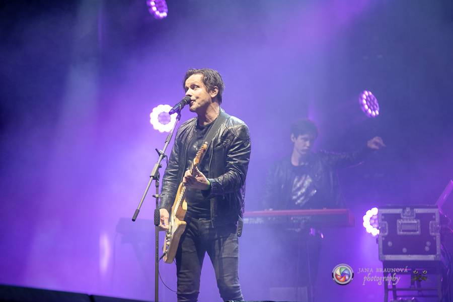 Létofest pokračuje v Plzni: První den odráželi nápor deště Chinaski, Mig 21 i BSP