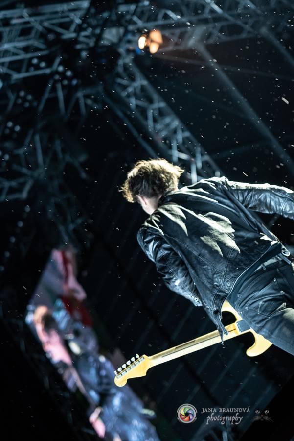 Létofest pokračuje v Plzni: První den odráželi nápor deště Chinaski, Mig 21 i BSP