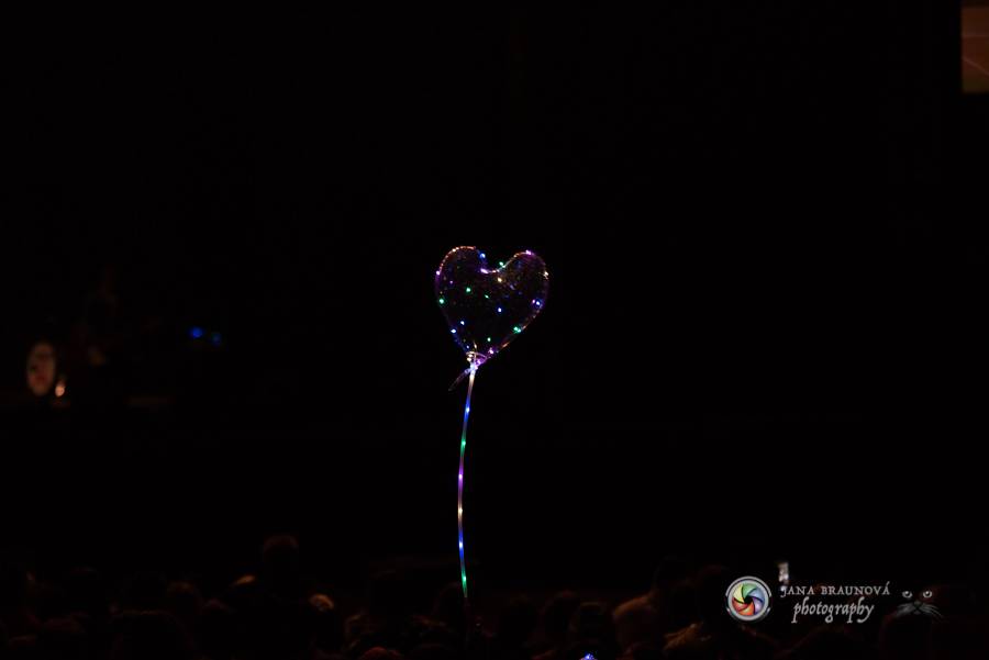 Létofest pokračuje v Plzni: První den odráželi nápor deště Chinaski, Mig 21 i BSP