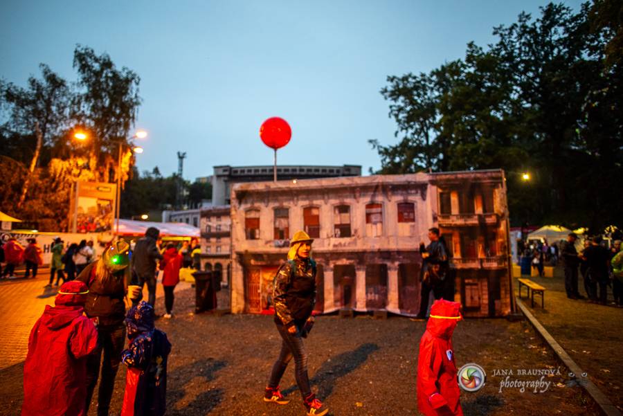 Létofest pokračuje v Plzni: První den odráželi nápor deště Chinaski, Mig 21 i BSP