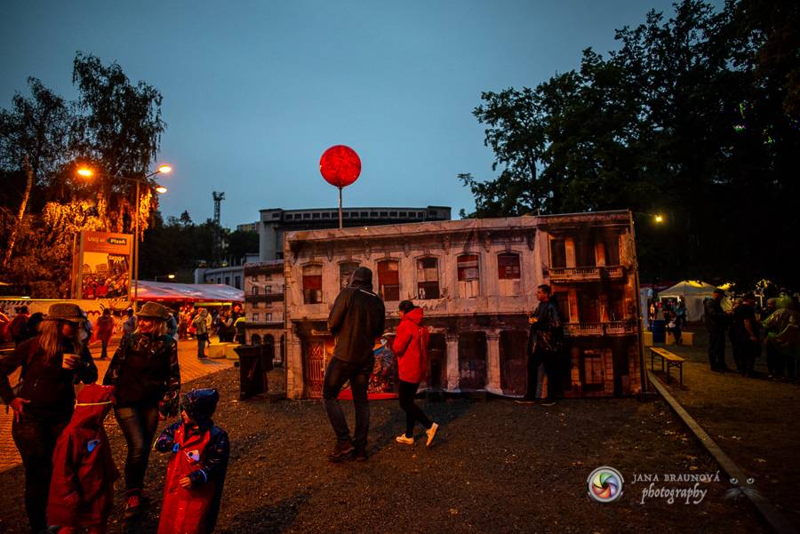 Létofest pokračuje v Plzni: První den odráželi nápor deště Chinaski, Mig 21 i BSP