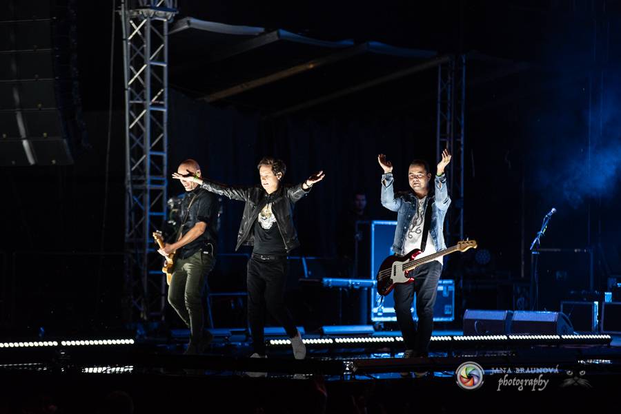 Létofest pokračuje v Plzni: První den odráželi nápor deště Chinaski, Mig 21 i BSP