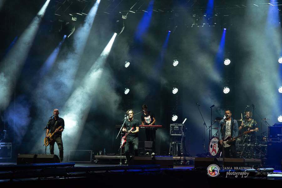 Létofest pokračuje v Plzni: První den odráželi nápor deště Chinaski, Mig 21 i BSP