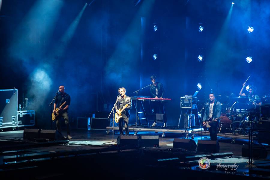 Létofest pokračuje v Plzni: První den odráželi nápor deště Chinaski, Mig 21 i BSP