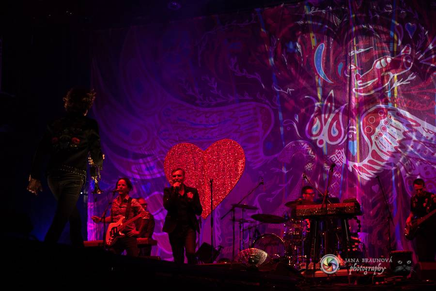 Létofest pokračuje v Plzni: První den odráželi nápor deště Chinaski, Mig 21 i BSP