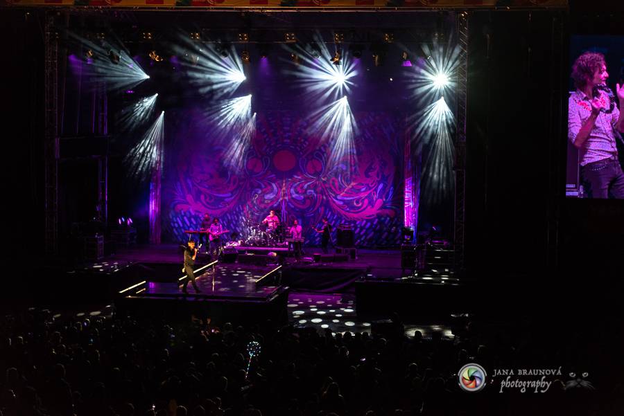 Létofest pokračuje v Plzni: První den odráželi nápor deště Chinaski, Mig 21 i BSP