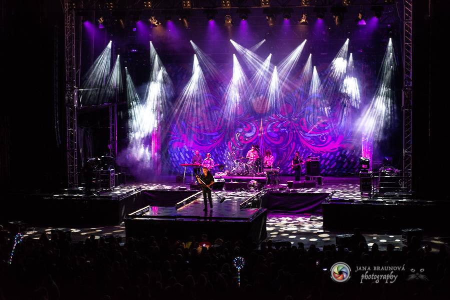 Létofest pokračuje v Plzni: První den odráželi nápor deště Chinaski, Mig 21 i BSP