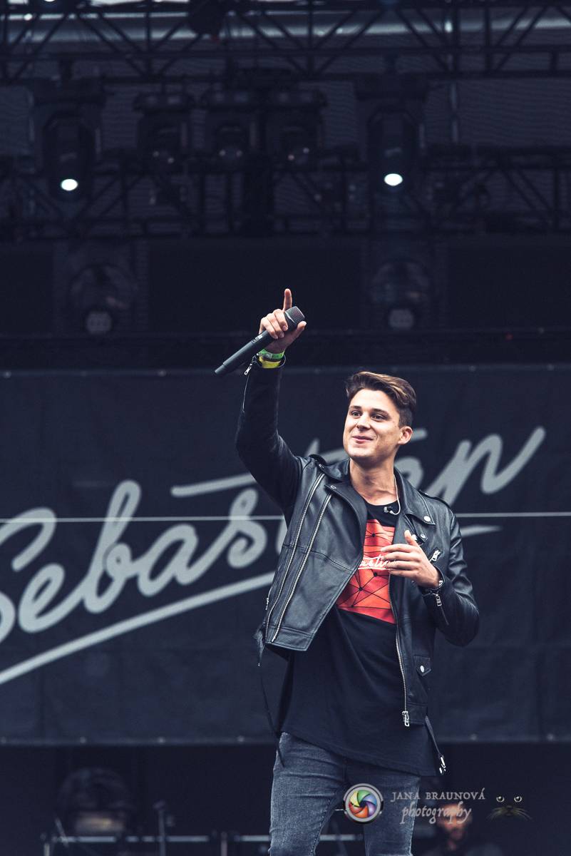 Promočený Létofest v Plzni rozpálili Kabát a Wanastowi Vjecy, Anna K. rozdávala pozitivní energii