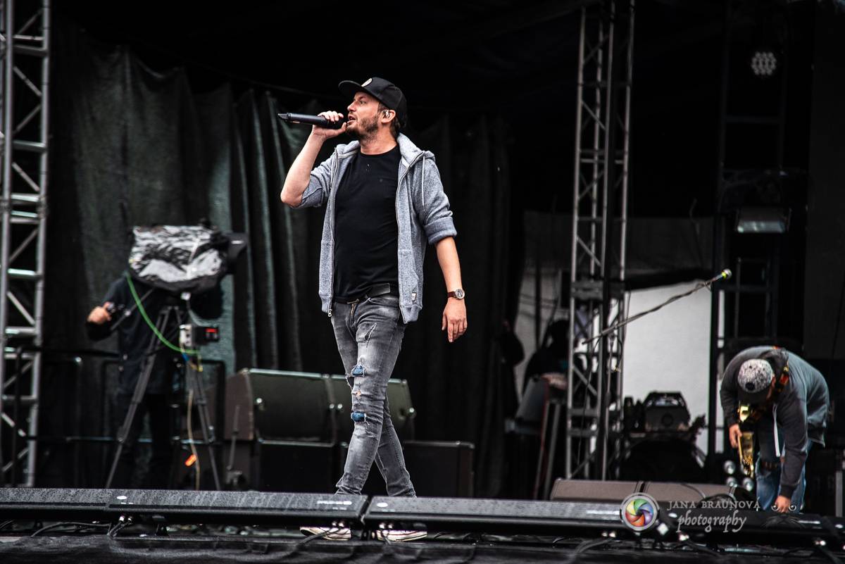 Promočený Létofest v Plzni rozpálili Kabát a Wanastowi Vjecy, Anna K. rozdávala pozitivní energii