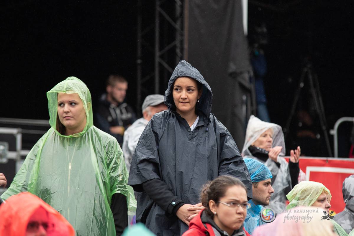 Promočený Létofest v Plzni rozpálili Kabát a Wanastowi Vjecy, Anna K. rozdávala pozitivní energii