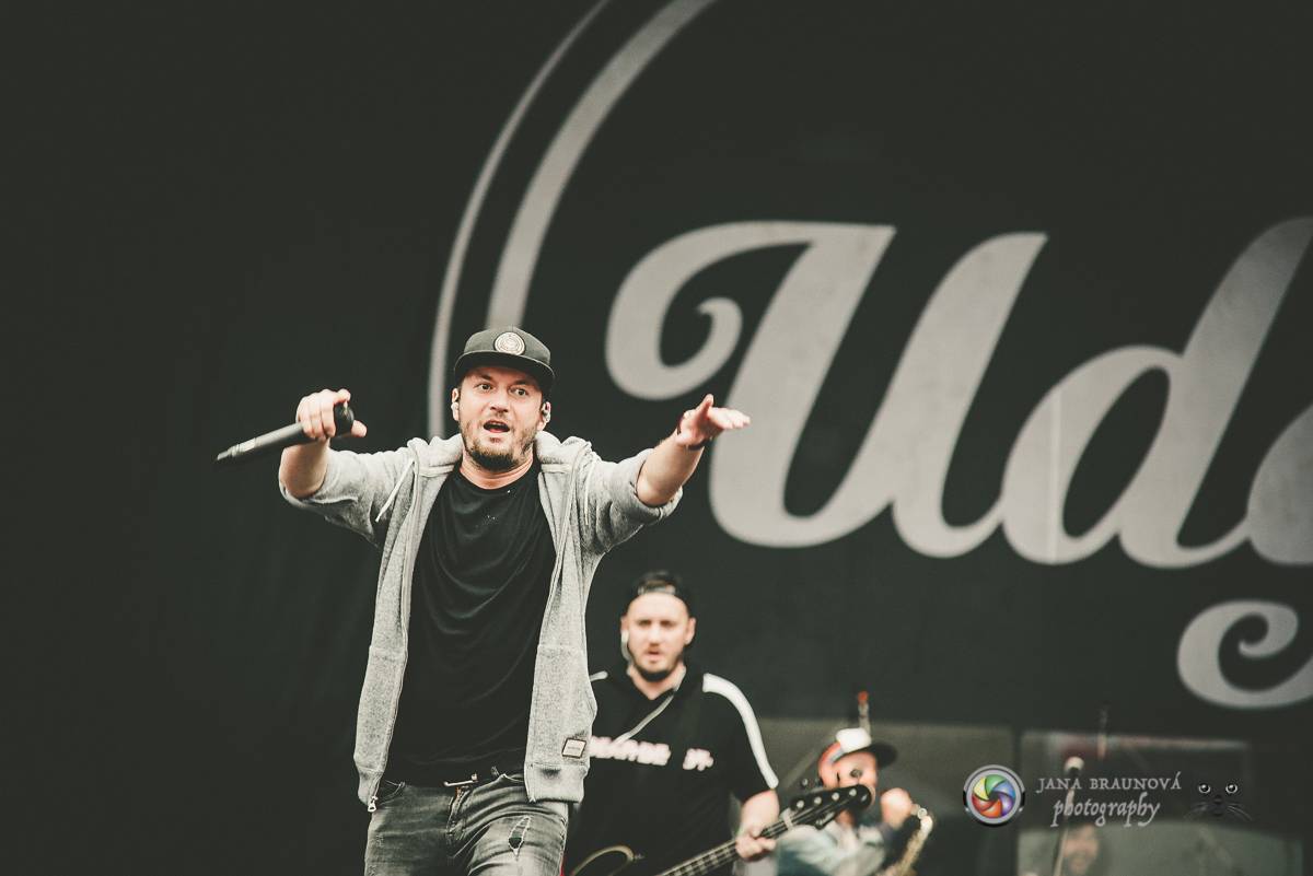Promočený Létofest v Plzni rozpálili Kabát a Wanastowi Vjecy, Anna K. rozdávala pozitivní energii