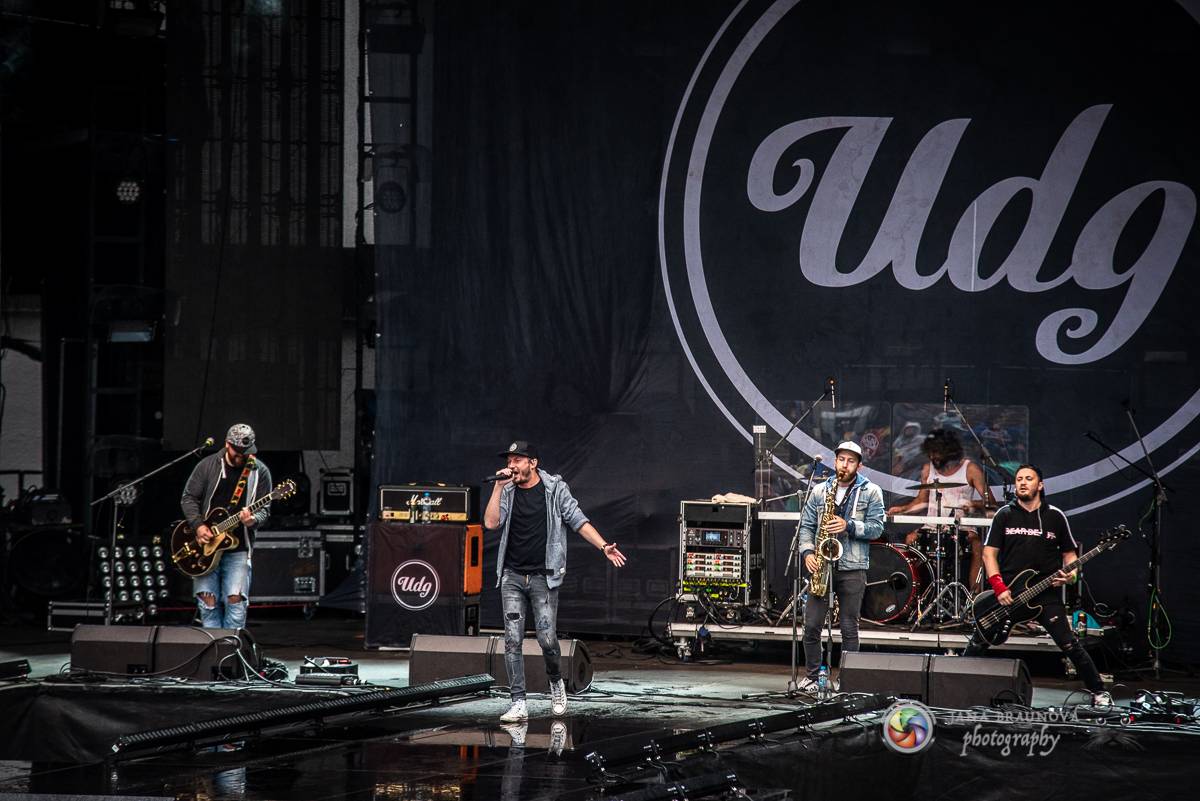 Promočený Létofest v Plzni rozpálili Kabát a Wanastowi Vjecy, Anna K. rozdávala pozitivní energii