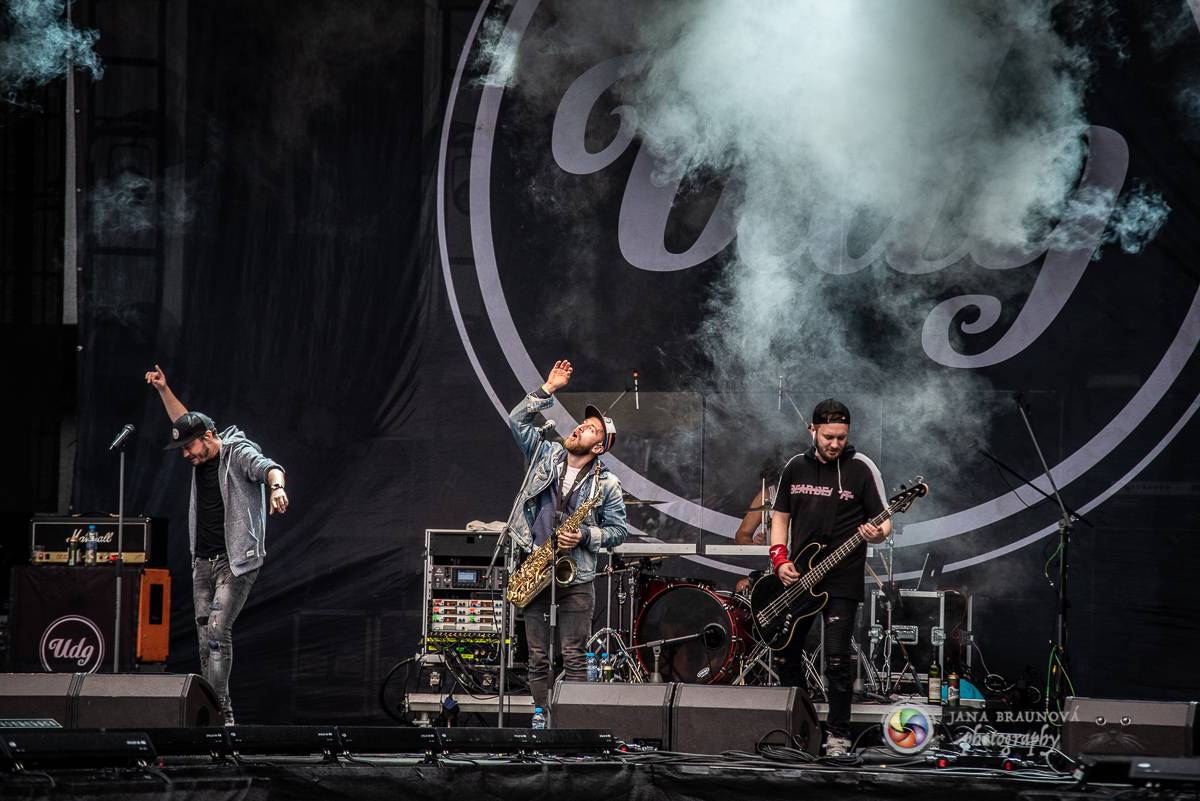 Promočený Létofest v Plzni rozpálili Kabát a Wanastowi Vjecy, Anna K. rozdávala pozitivní energii