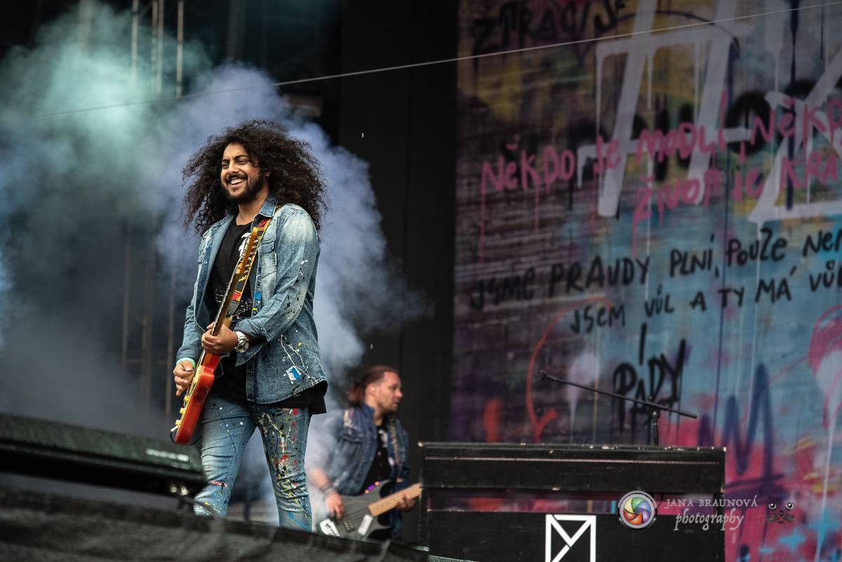 Promočený Létofest v Plzni rozpálili Kabát a Wanastowi Vjecy, Anna K. rozdávala pozitivní energii