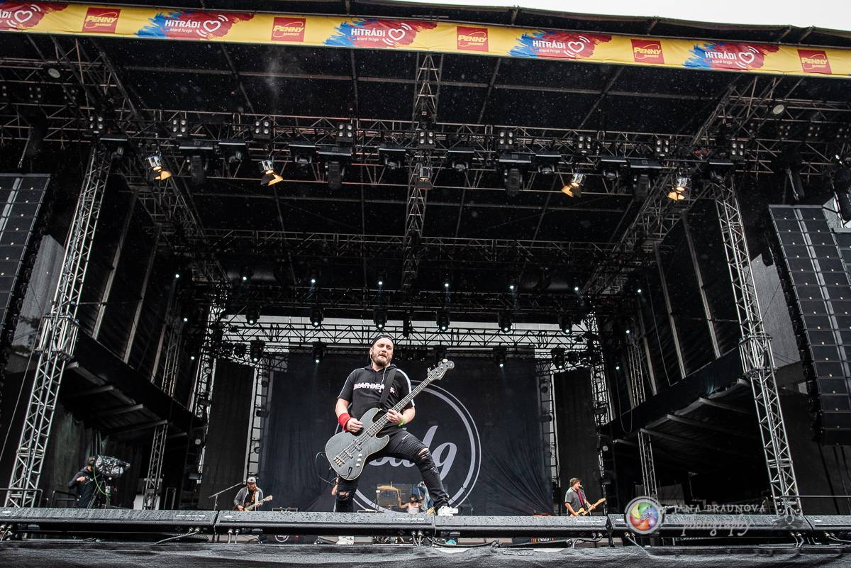 Promočený Létofest v Plzni rozpálili Kabát a Wanastowi Vjecy, Anna K. rozdávala pozitivní energii