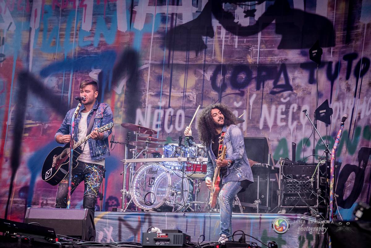 Promočený Létofest v Plzni rozpálili Kabát a Wanastowi Vjecy, Anna K. rozdávala pozitivní energii