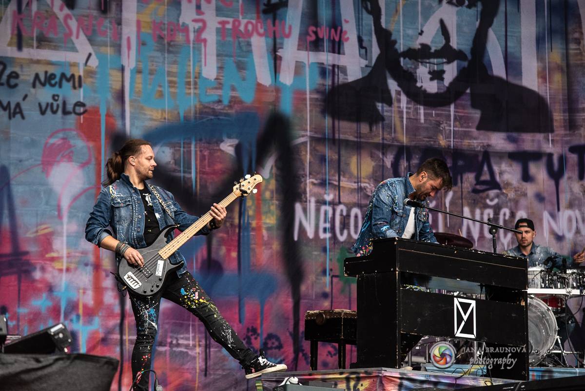 Promočený Létofest v Plzni rozpálili Kabát a Wanastowi Vjecy, Anna K. rozdávala pozitivní energii