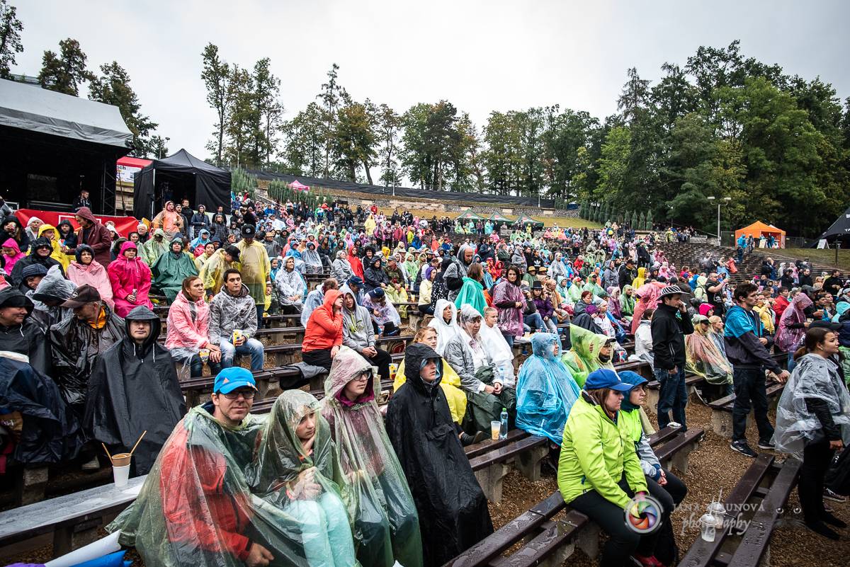 Promočený Létofest v Plzni rozpálili Kabát a Wanastowi Vjecy, Anna K. rozdávala pozitivní energii