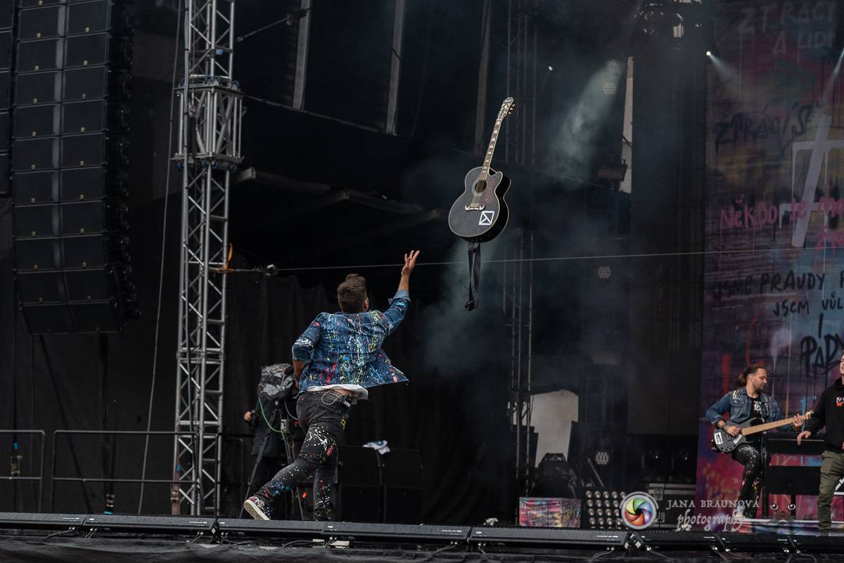 Promočený Létofest v Plzni rozpálili Kabát a Wanastowi Vjecy, Anna K. rozdávala pozitivní energii