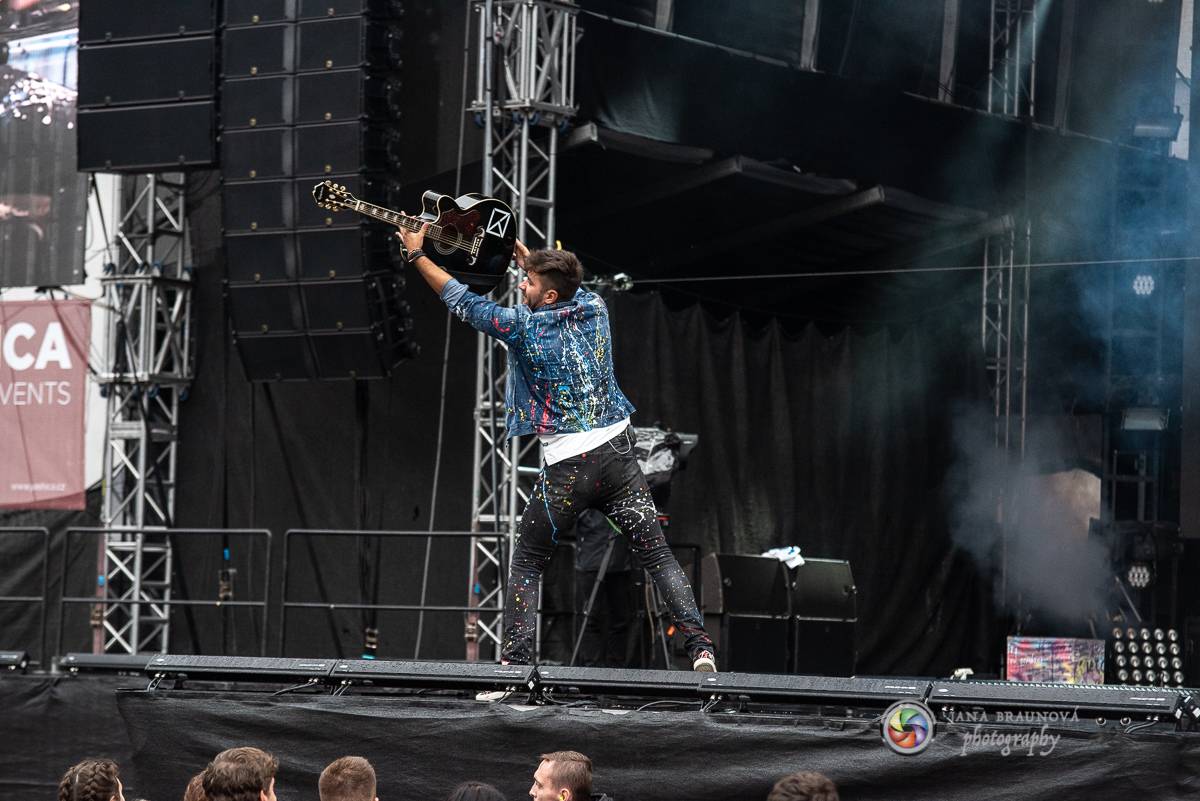 Promočený Létofest v Plzni rozpálili Kabát a Wanastowi Vjecy, Anna K. rozdávala pozitivní energii