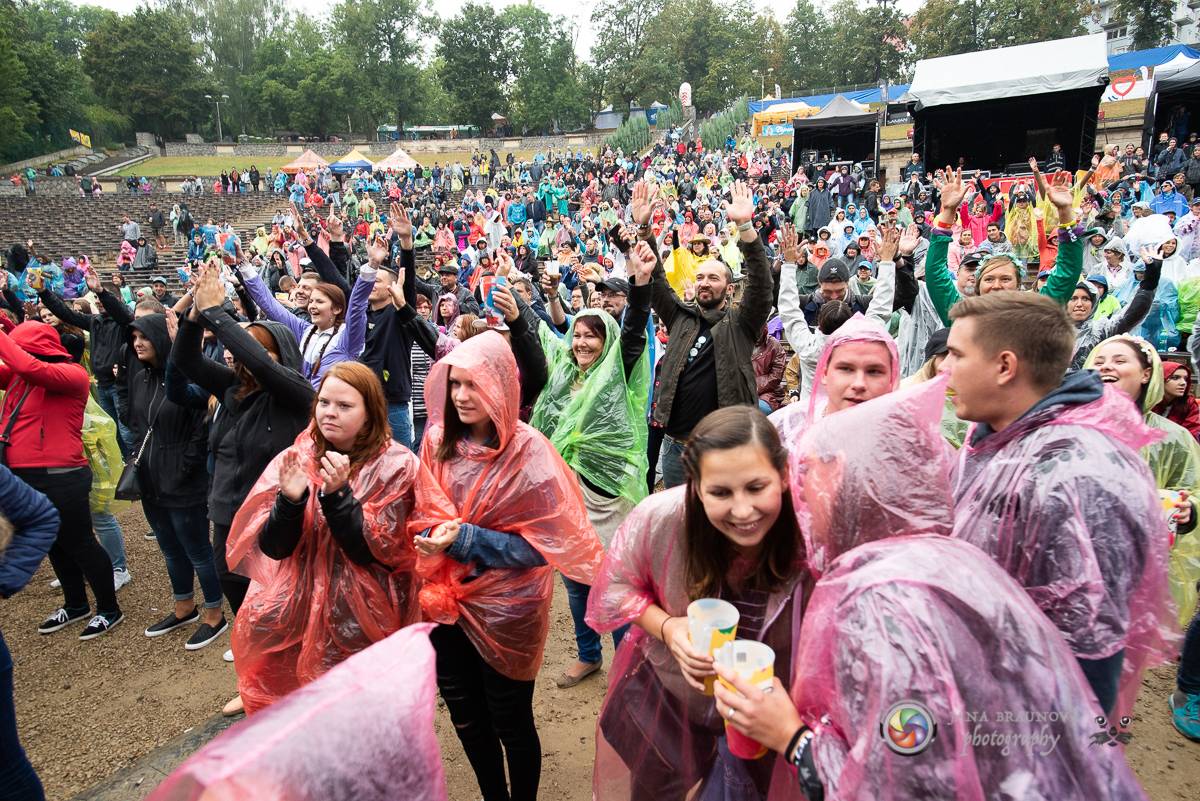 Promočený Létofest v Plzni rozpálili Kabát a Wanastowi Vjecy, Anna K. rozdávala pozitivní energii