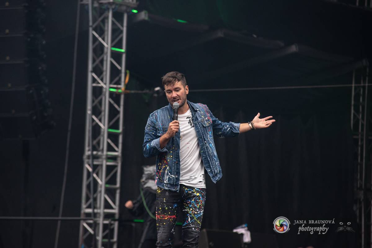 Promočený Létofest v Plzni rozpálili Kabát a Wanastowi Vjecy, Anna K. rozdávala pozitivní energii