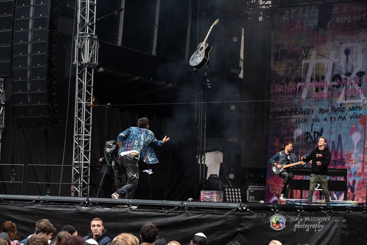 Promočený Létofest v Plzni rozpálili Kabát a Wanastowi Vjecy, Anna K. rozdávala pozitivní energii