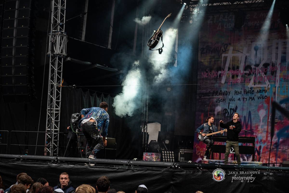 Promočený Létofest v Plzni rozpálili Kabát a Wanastowi Vjecy, Anna K. rozdávala pozitivní energii