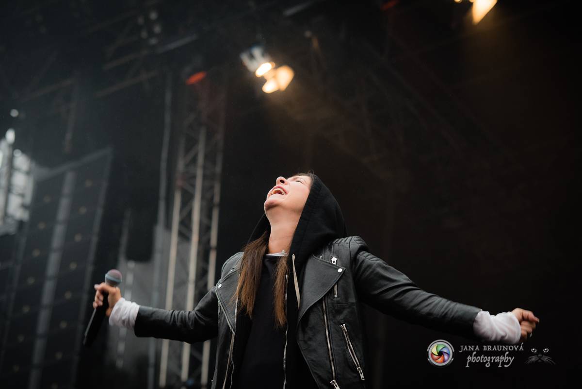 Promočený Létofest v Plzni rozpálili Kabát a Wanastowi Vjecy, Anna K. rozdávala pozitivní energii