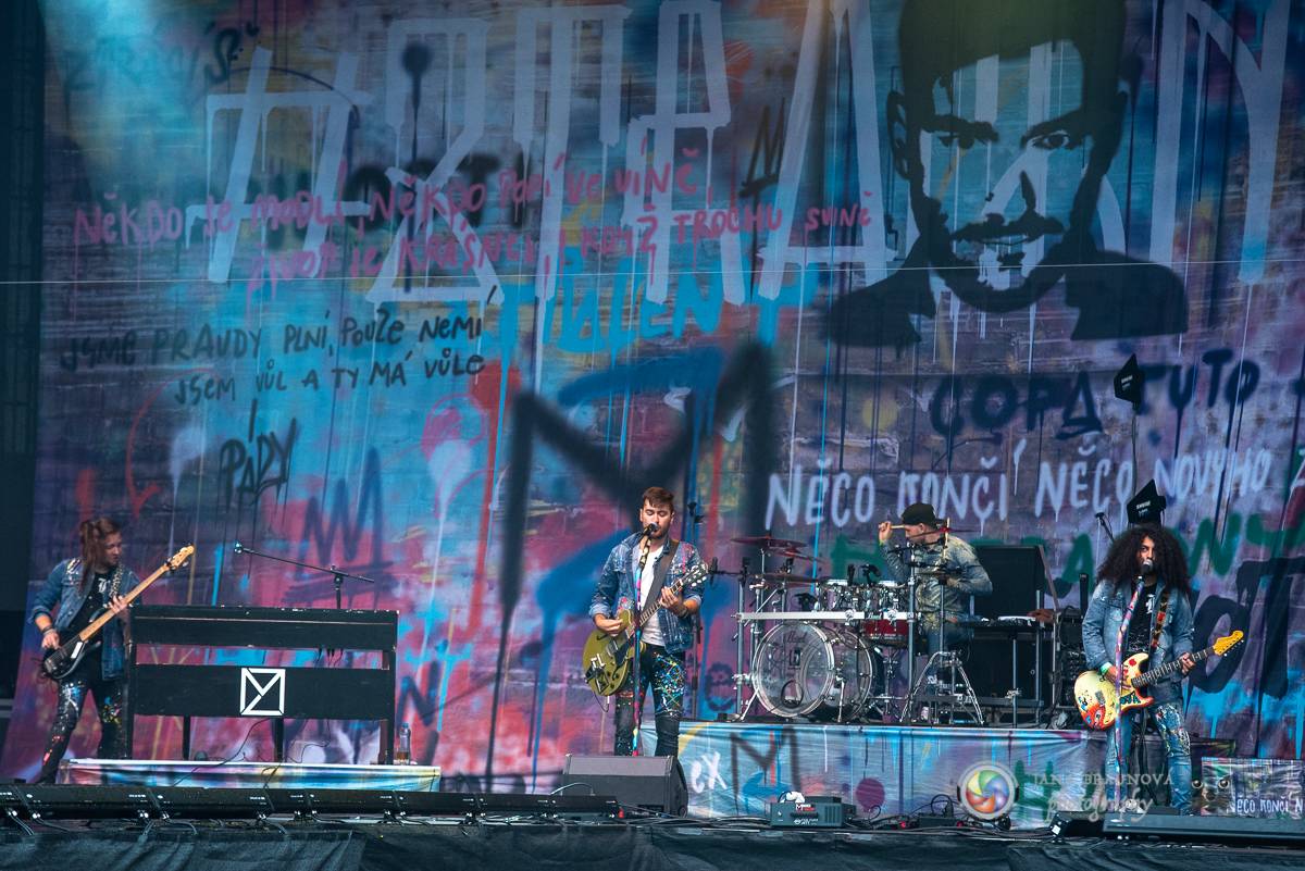 Promočený Létofest v Plzni rozpálili Kabát a Wanastowi Vjecy, Anna K. rozdávala pozitivní energii