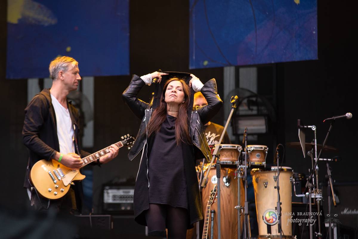 Promočený Létofest v Plzni rozpálili Kabát a Wanastowi Vjecy, Anna K. rozdávala pozitivní energii