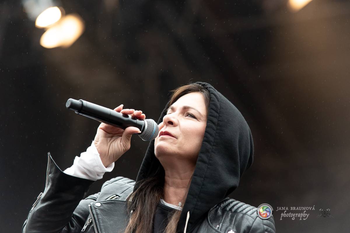 Promočený Létofest v Plzni rozpálili Kabát a Wanastowi Vjecy, Anna K. rozdávala pozitivní energii