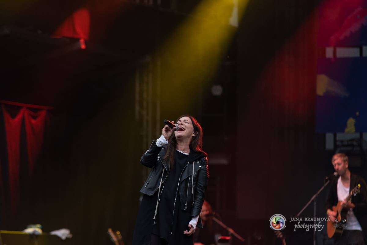 Promočený Létofest v Plzni rozpálili Kabát a Wanastowi Vjecy, Anna K. rozdávala pozitivní energii