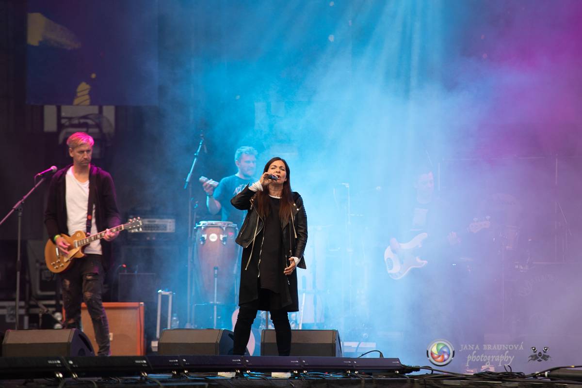 Promočený Létofest v Plzni rozpálili Kabát a Wanastowi Vjecy, Anna K. rozdávala pozitivní energii